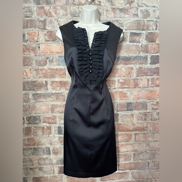 Little black v neck dress - Picture 2 of 10